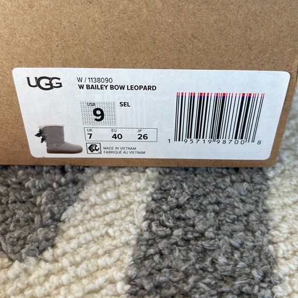 Ugg Bailey Bow Leopard - Picture 9 of 11